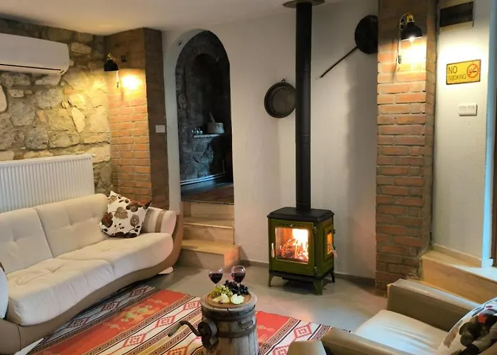 בית נופש Karamese Tas Ev - Karamese Stone House סלצ'וק